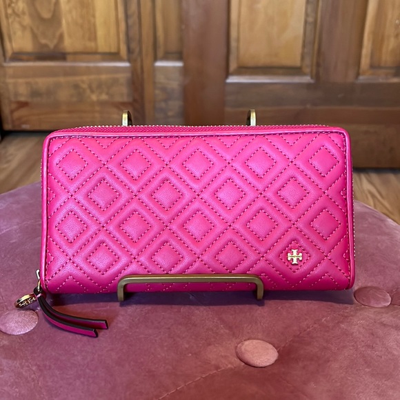 Tory Burch Handbags - 🌸Tory Burch Fleming continental wallet